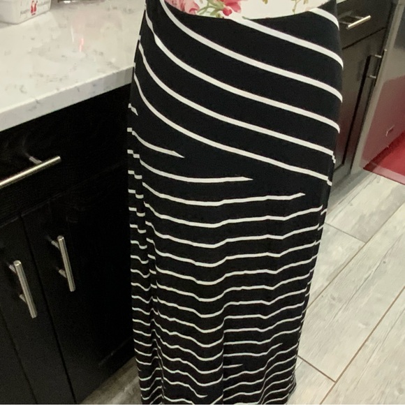 Talbots Sz M Maxi Skirt Knit Pull On Black White Stripe Elastic Waist New $79.50 - Picture 2 of 12